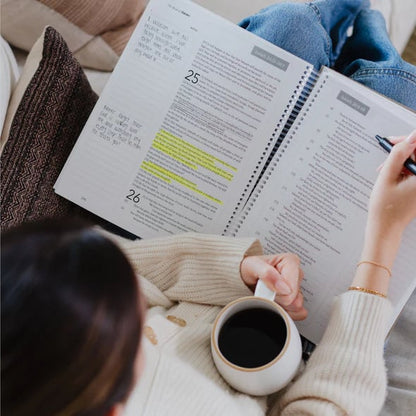 🔥 LAST DAY 49% OFF – 🙏🏼 The Bible In A Year: A 52-Week Journey Through God's Word (✨ Hardcover)